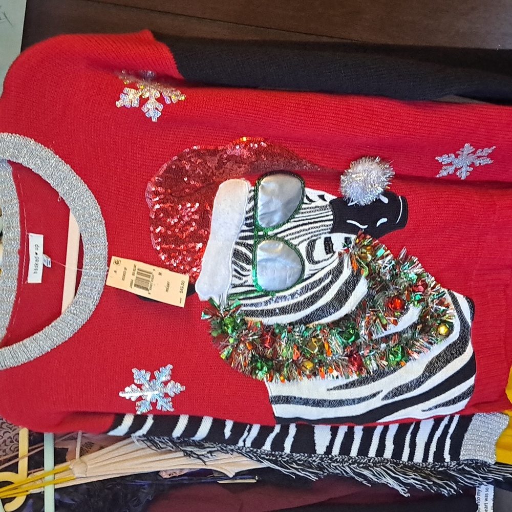 Christmas sweater, sz M, "Hooked up"..